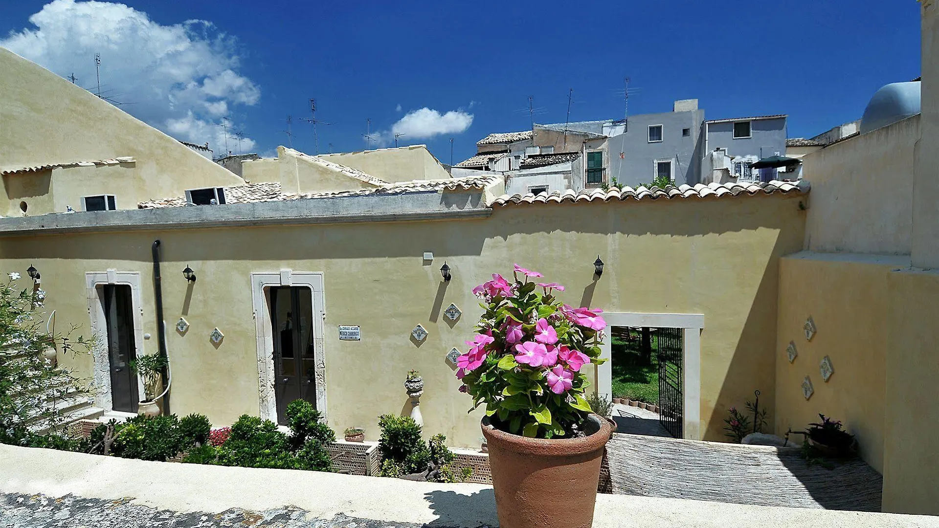Il Giardino Del Barocco Bed & Breakfast Noto Italy